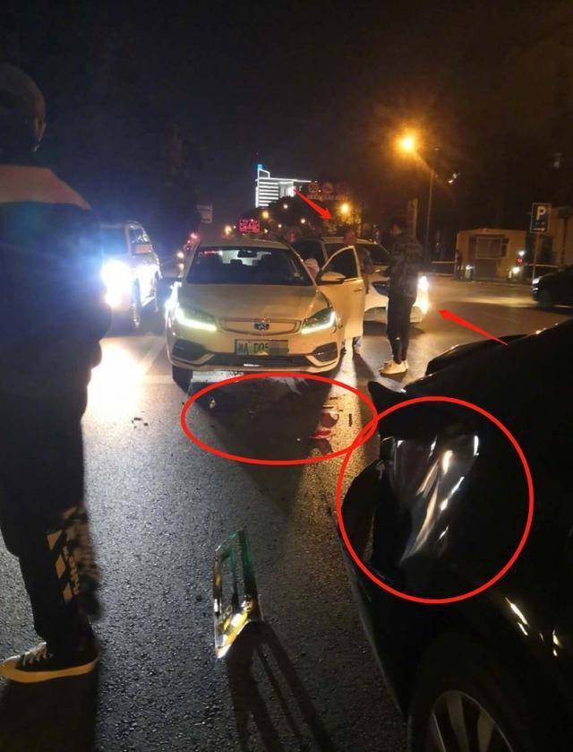 26岁男星被跟车追尾受伤膝盖面部惨遭撞伤一手车祸现场曝光