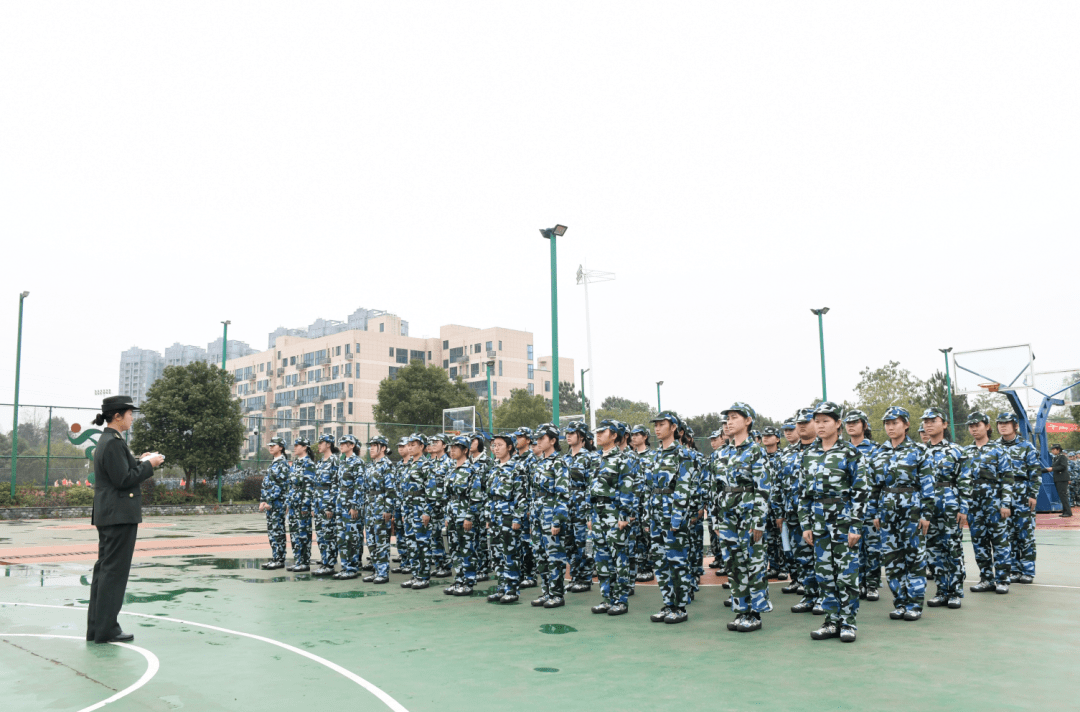 天津滨海职业学院军训图片