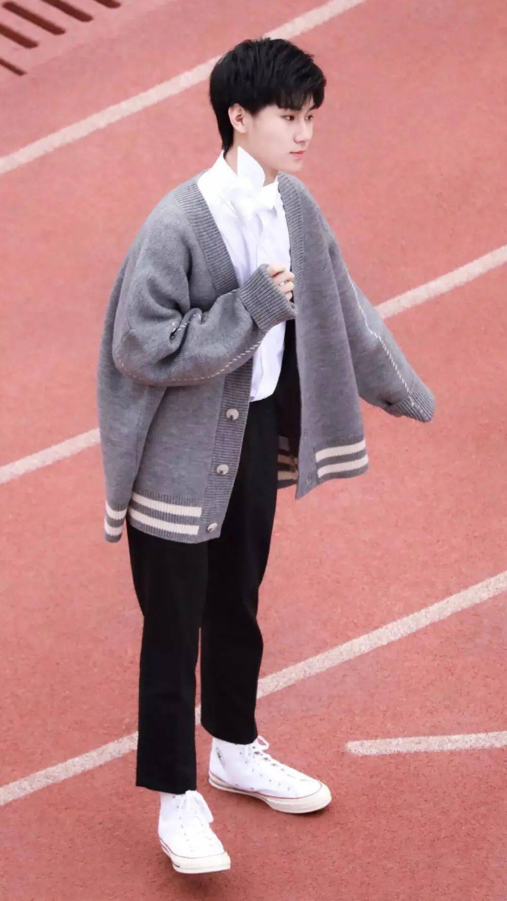 手机壁纸张真源