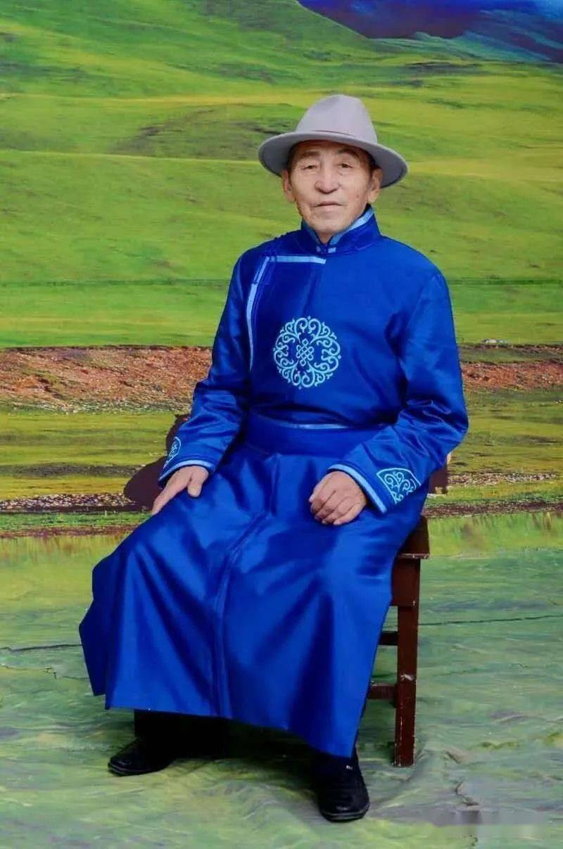 卫拉特蒙古口传文化讲述者代阿日布镫