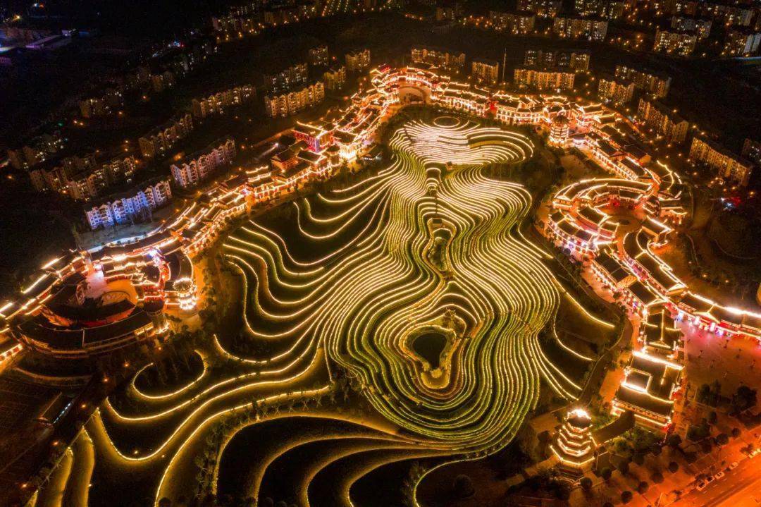 大方梯田花海夜景图片