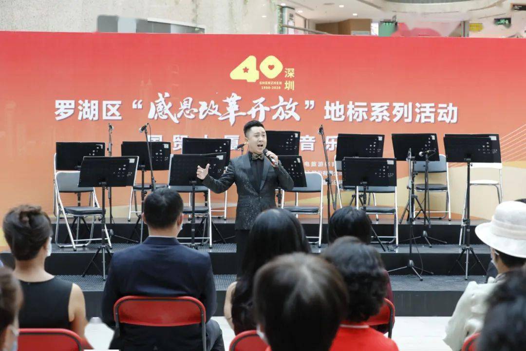 重温峥嵘岁月在悠扬的乐曲声中歌唱家杨乐,王景担任演唱嘉宾由深圳大