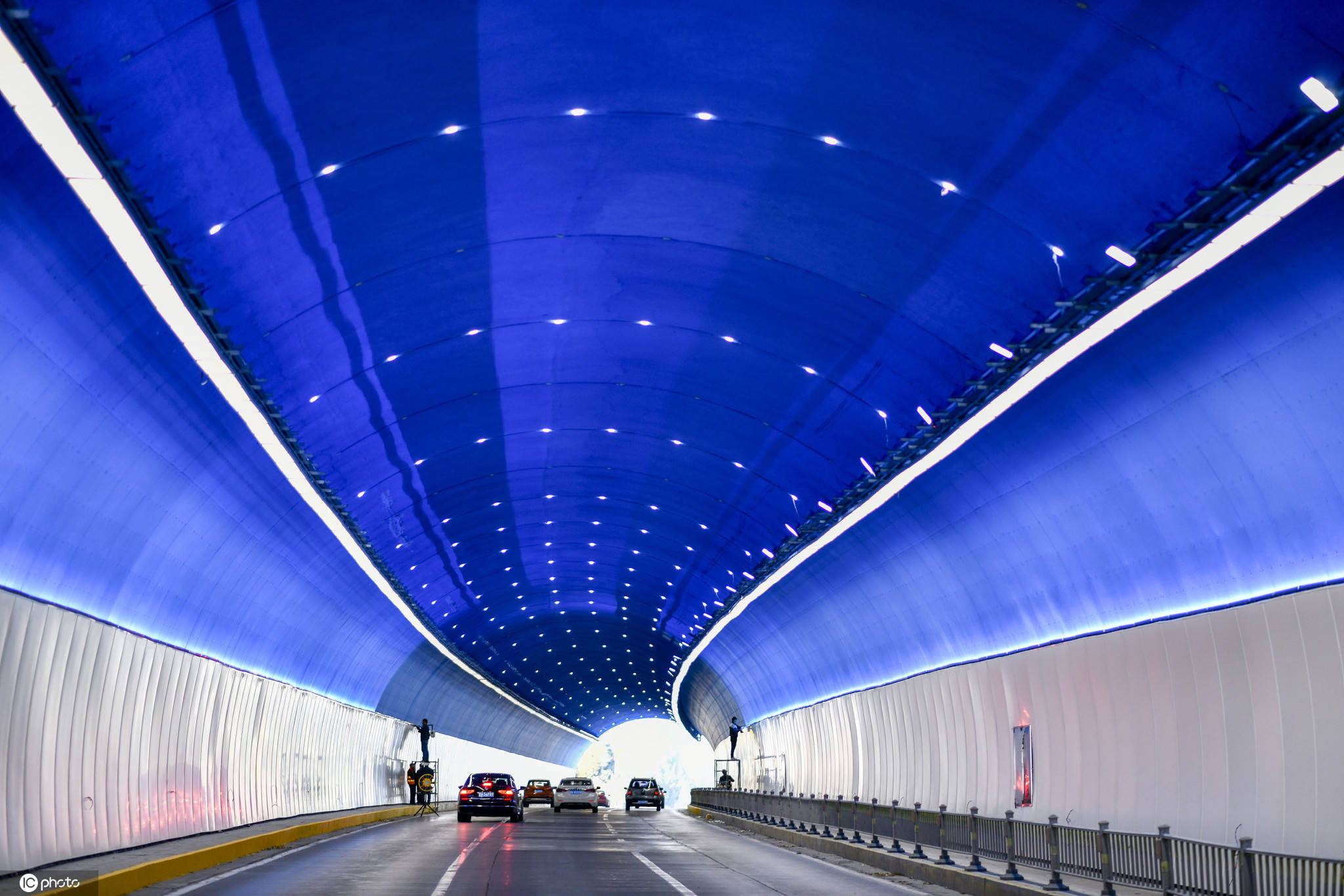 2020年11月12日,山东省济南,在旅游路的转山隧道,经过近三个月的改造