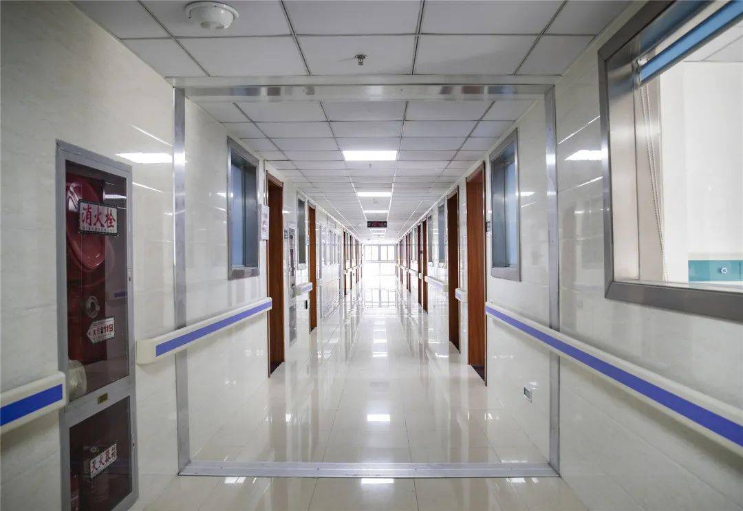 中心卫生院原住院部整体搬迁至全新升级的住院大楼,搬迁过程中,医院