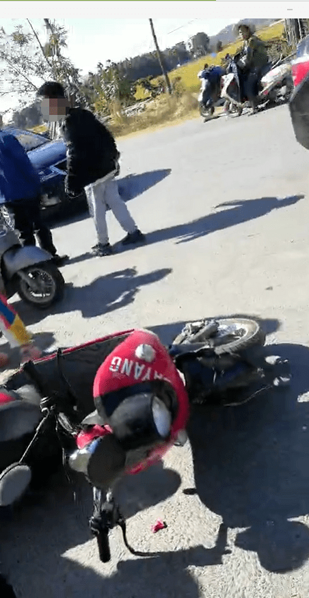 乐平一国道上电动车和三轮车碰撞