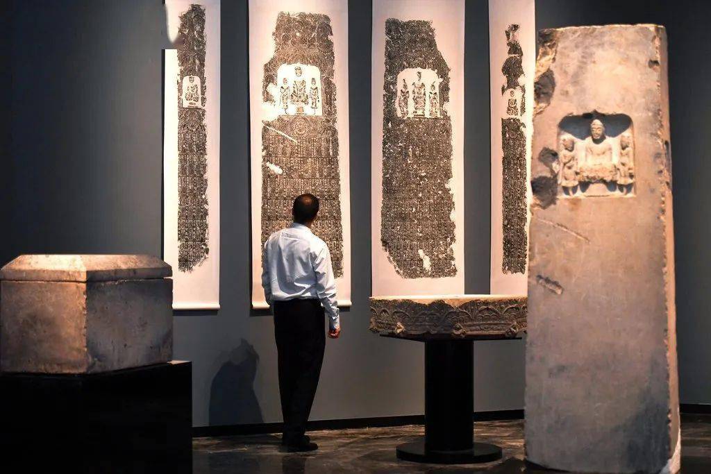 汉唐馆藏精品西魏佛道合一造像碑