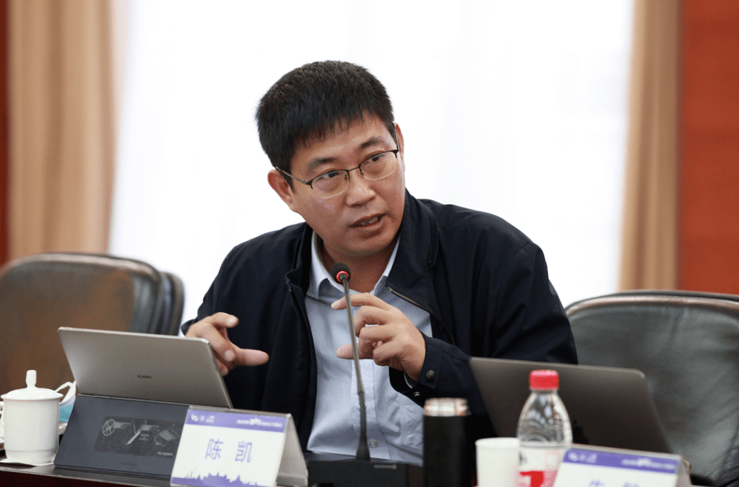 河南省教育厅办公室副主任陈凯围绕融媒体建设,以及网络主题宣传等