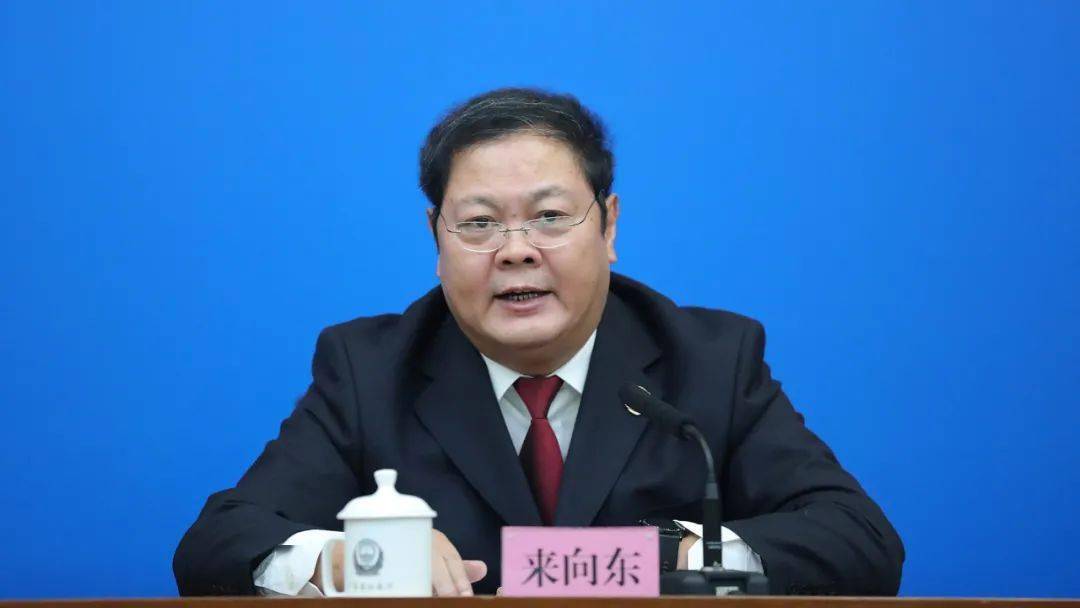 7%//省公安厅副厅长林伟雄介绍,今年以来,广东公安紧盯十大重点行业