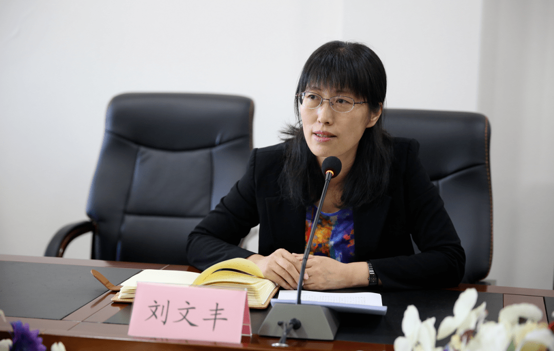 副市长刘文丰出席会议,对近期创卫工作进行了再调度,再部署.