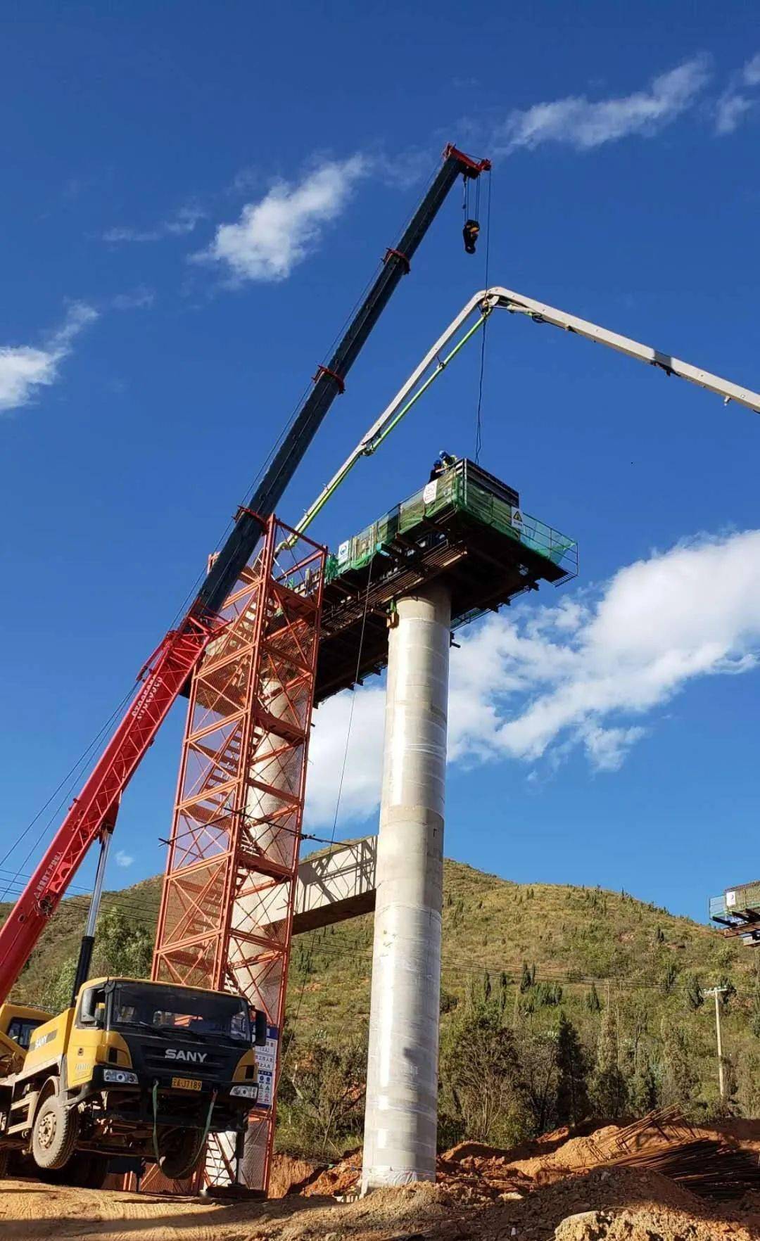 一线传真宾南2标项目盖梁首件施工完成