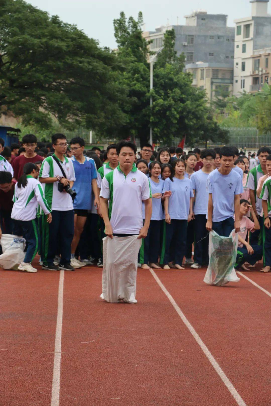 幕 式2020年11月13日下午,经过两天的角逐,嘉积二中第二十三届阳光