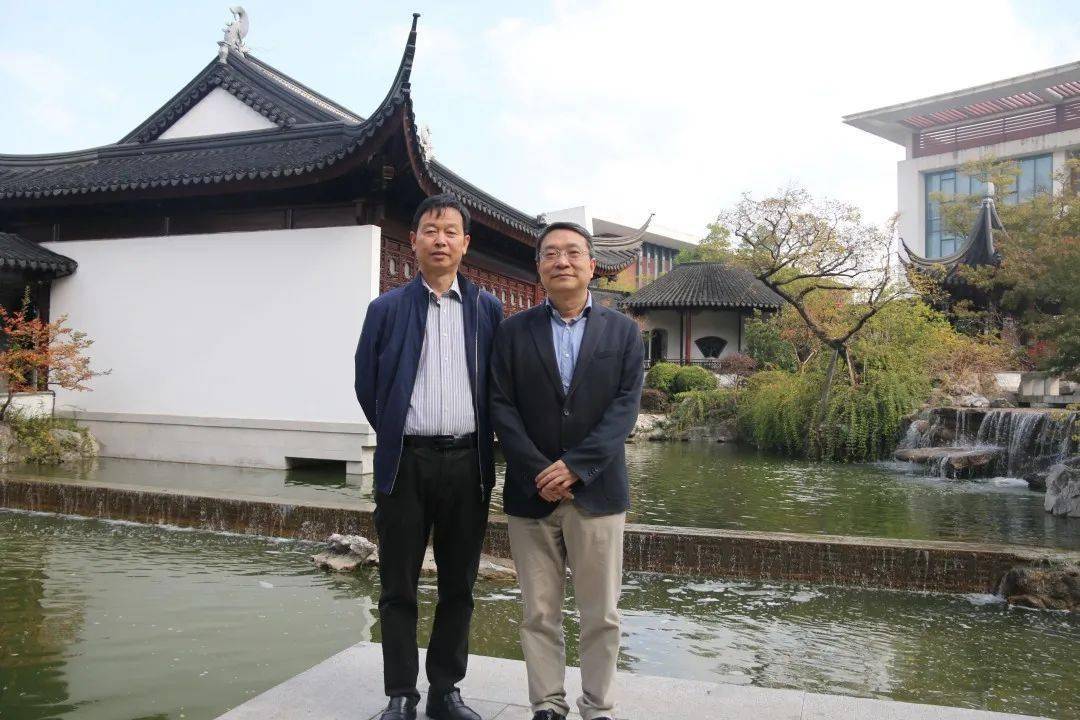 11月14日上午, 江苏省苏州中学卫新校长一行40余人莅临我校指导交流.