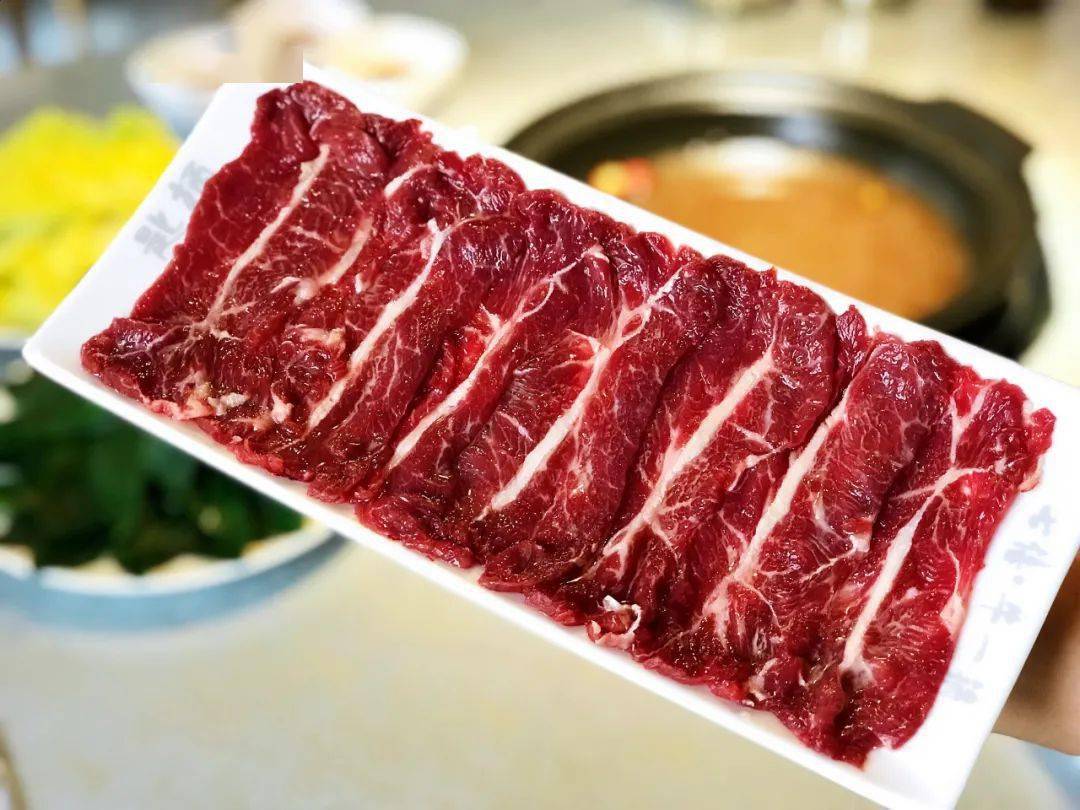 匙柄是在牛肩甲胛里脊肉的内层部位肉质十分柔软,多汁并且均匀地布满