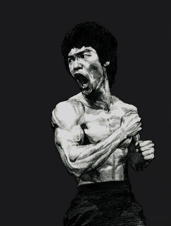 李小龙侃侃而谈的时候俯身去拿茶杯喝水,但这些都是正常的主持人动作