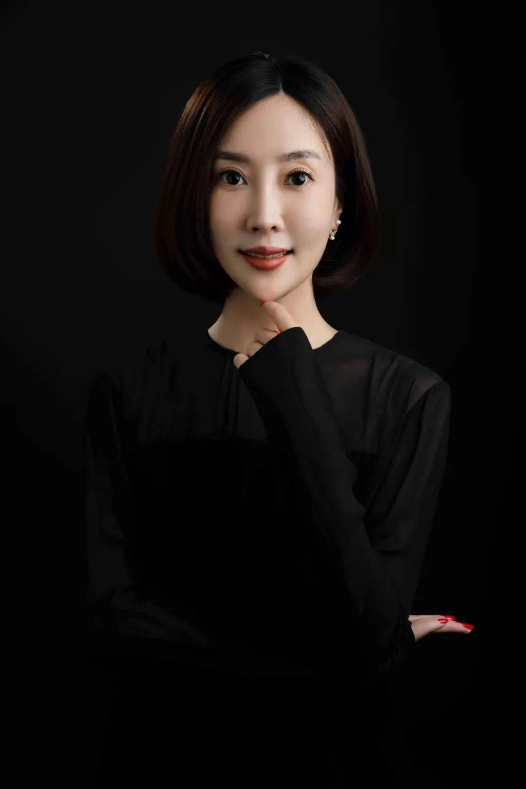 4主持人被誉为"964之声"的晓雷青岛文艺广播fm96.4主持人惊喜号外!