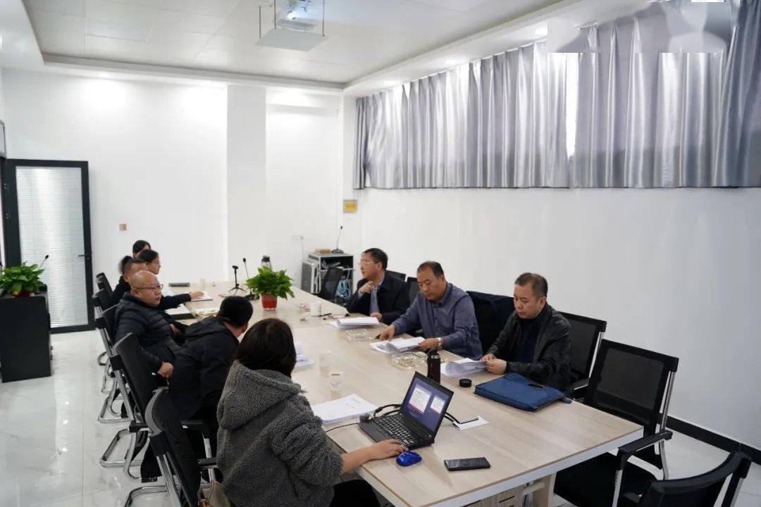 会议由崆峒文旅公司总经理吕力主持,崆峒文旅公司董事长姚新垣,平凉市