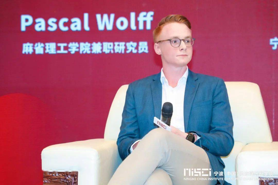 如果教授这么有颜有才你还会不来听课吗