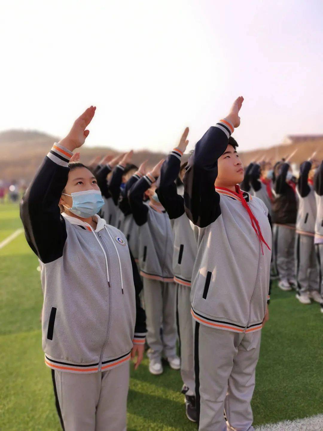 教育集团青岛二中院士港分校山海有我国旗护卫队首次亮相