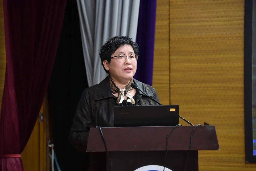 区教育局人事科负责人周敏华对增爱公益基金会和市教师学研究会长期