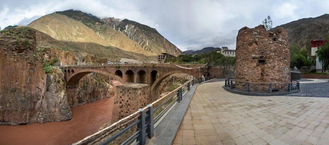 也是不容错过的体验之地如美镇藏民新家如美游客集散中心地处芒康县如