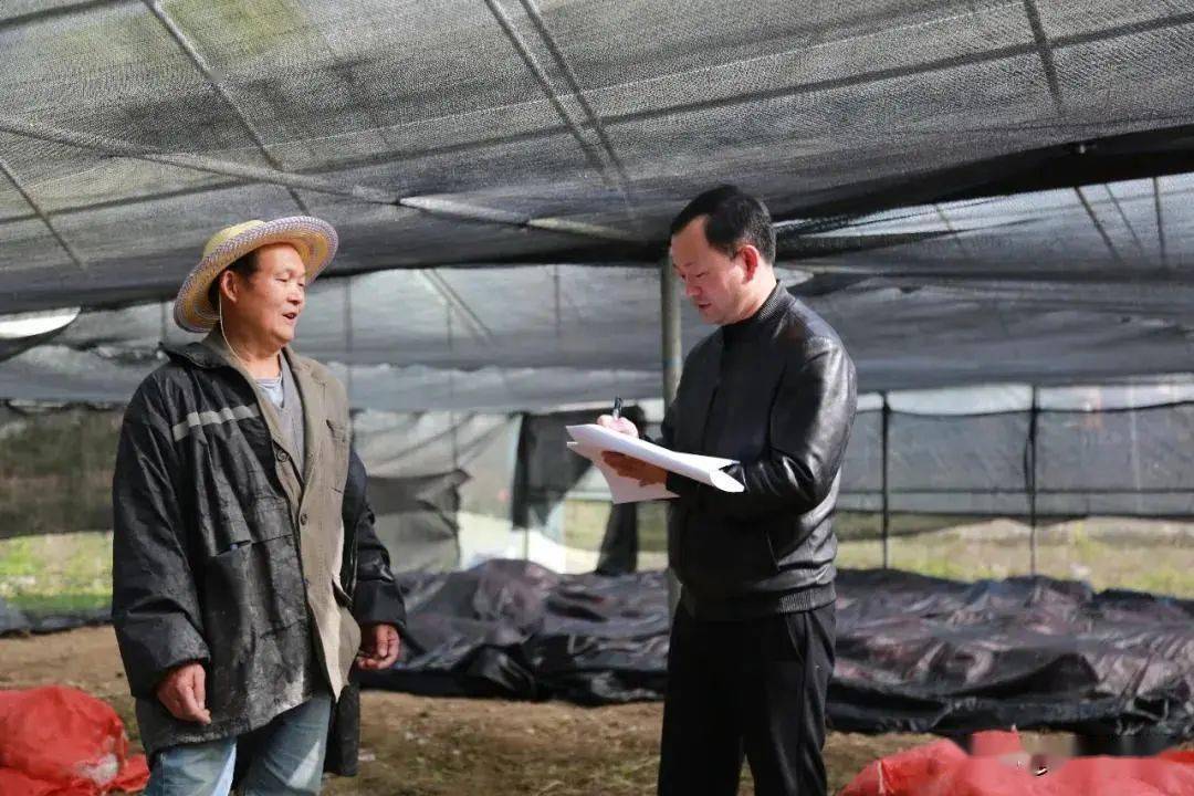 道真县文家坝村第一书记曾祥虎为民办事就要立说立行