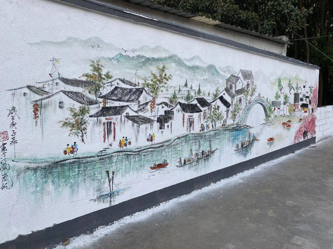 "渔"文化主题的墙绘便跃然"墙"上,从远方看,仿佛是一方"海底世界".