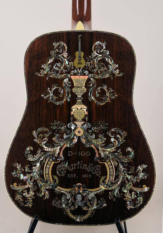 流行音乐制作人黄国伦喜得马丁限量版吉他d100