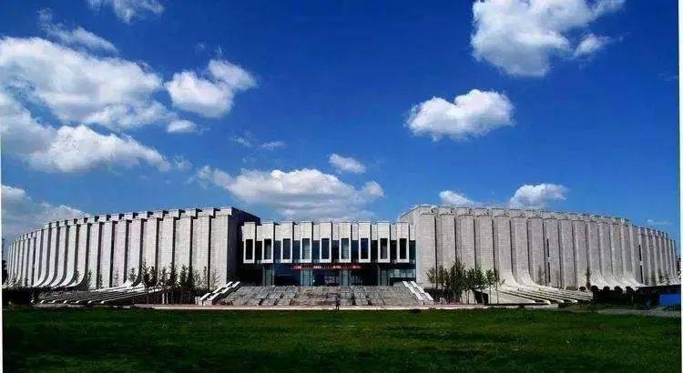 还免费哦~新乡市图书馆新乡市图书馆藏书80万余侧内设有少儿借阅室