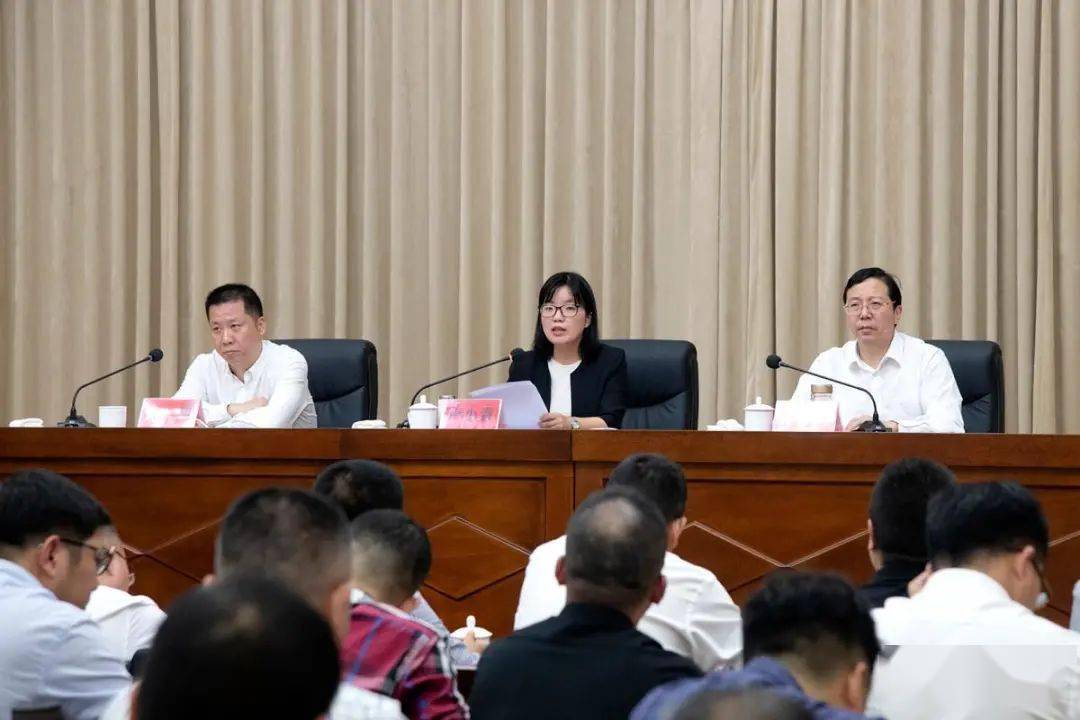 玉环市委副书记,政法委书记卢小春在会上强调:各级各部门要总结近阶段