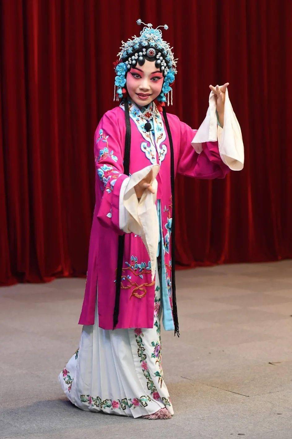 宝城小学 唐子谦 京剧《怜香伴》海旺学校 高若媛 京剧《看大王》个人