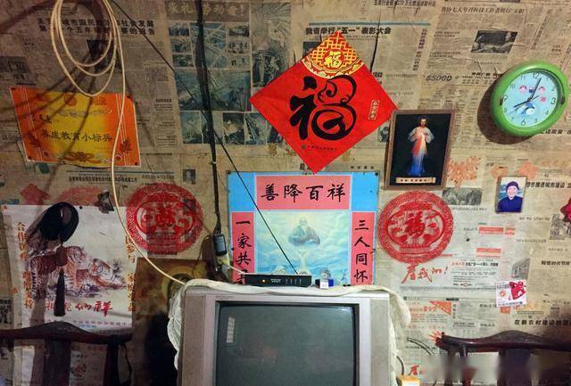 73岁农村大妈住在将要消失的地坑小院里跟猫咪过安静的生活