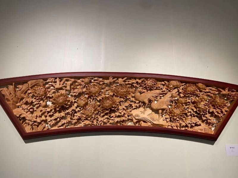 《富贵图》李中庆在进行创作时,注重东阳木雕及潮州木雕技法优点的