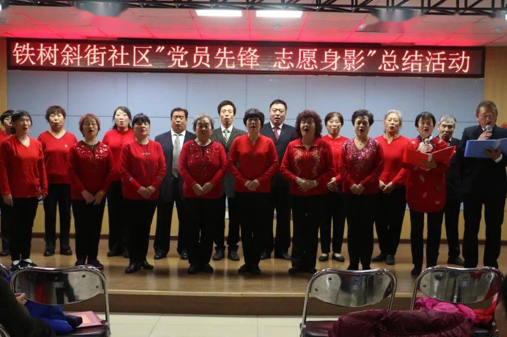 74合唱《英雄赞歌》74表演者:郑敏洁,李荷莲等人左右滑动查看更多