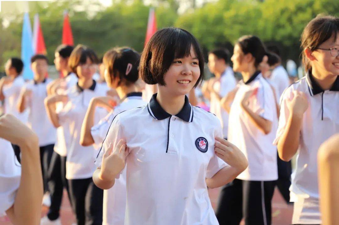 东莞市粤华学校第八届艺术节暨田径运动会胜利开幕