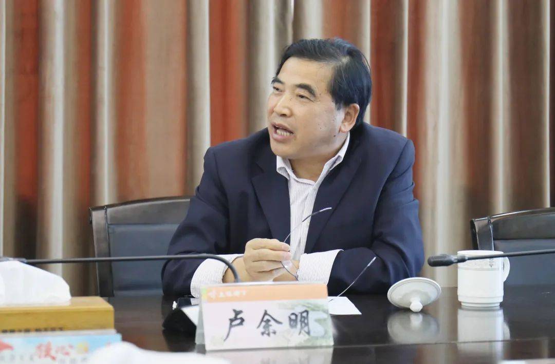 区市场监督管理局副局长陆永妹和民盟金山区委副主委,区博物馆馆长余