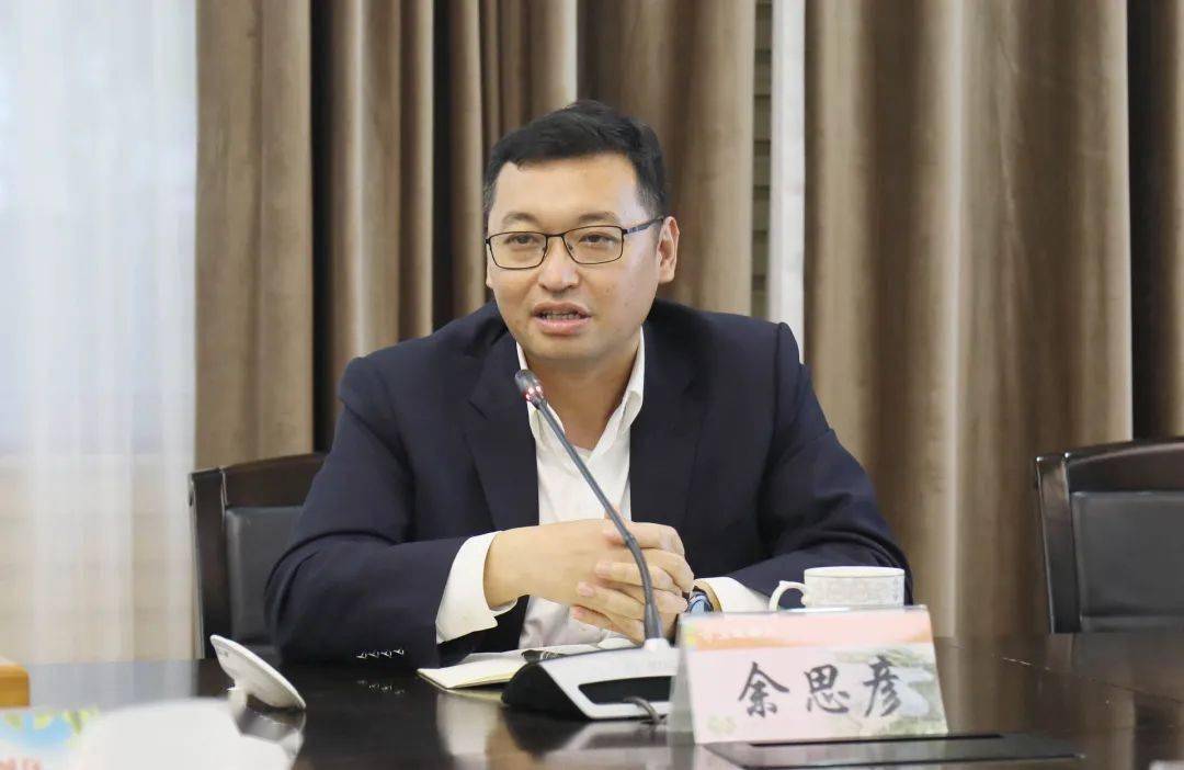 区市场监督管理局副局长陆永妹和民盟金山区委副主委,区博物馆馆长余