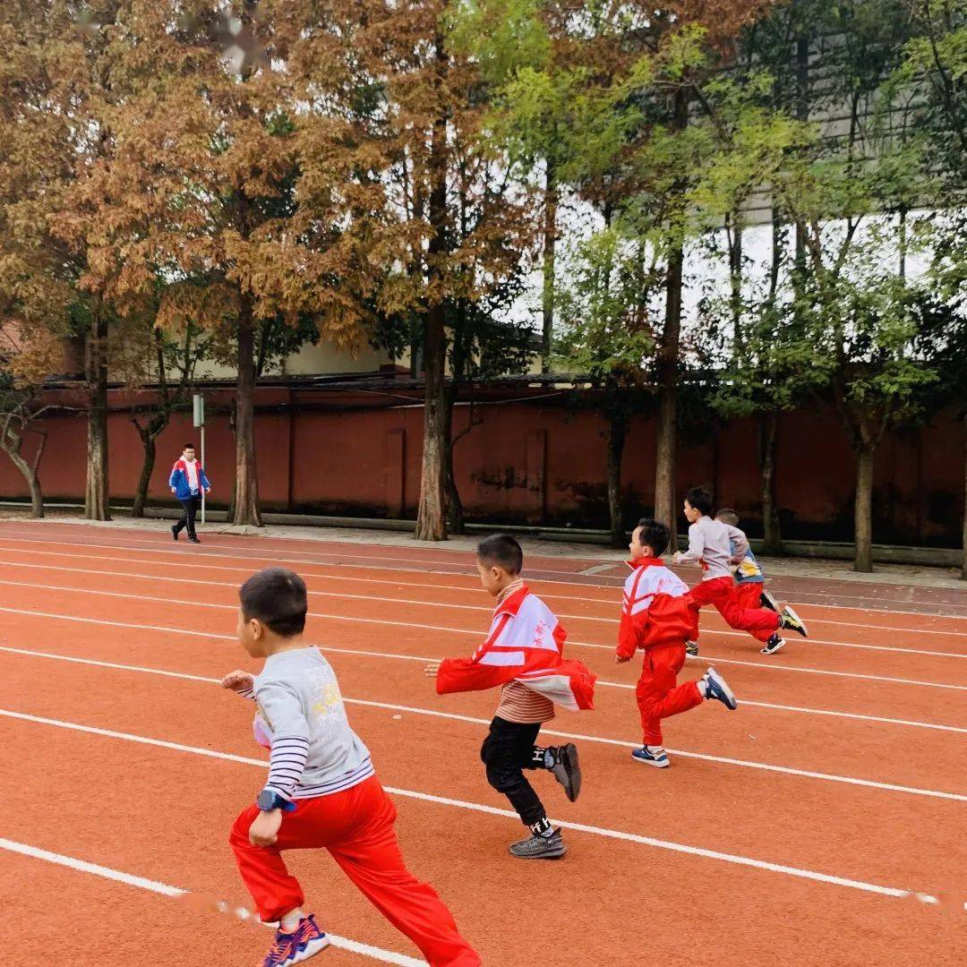 展少年英姿现文武风采成都文武学校第18届秋季田径运动会