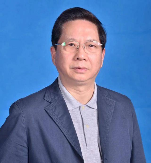 招煦杰博士,张敏州教授,李颜总经理,周鸿总工程师,祁建勇博士)《医师