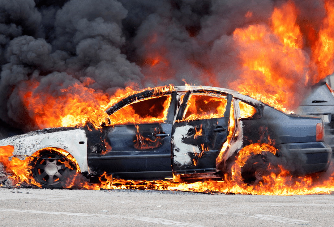 119普法宣传——忠县拔山镇杜某因情纵火烧车被判刑2年!