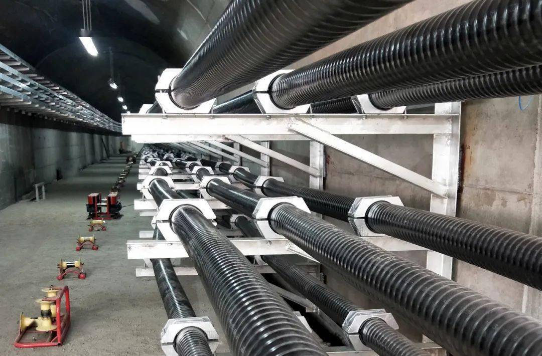 四川古瓦水电站220千伏高压电缆敷设完成