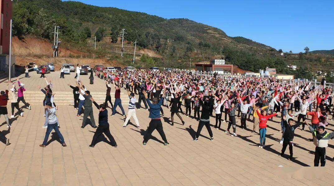 大井镇中心学校开展工间操培训活动