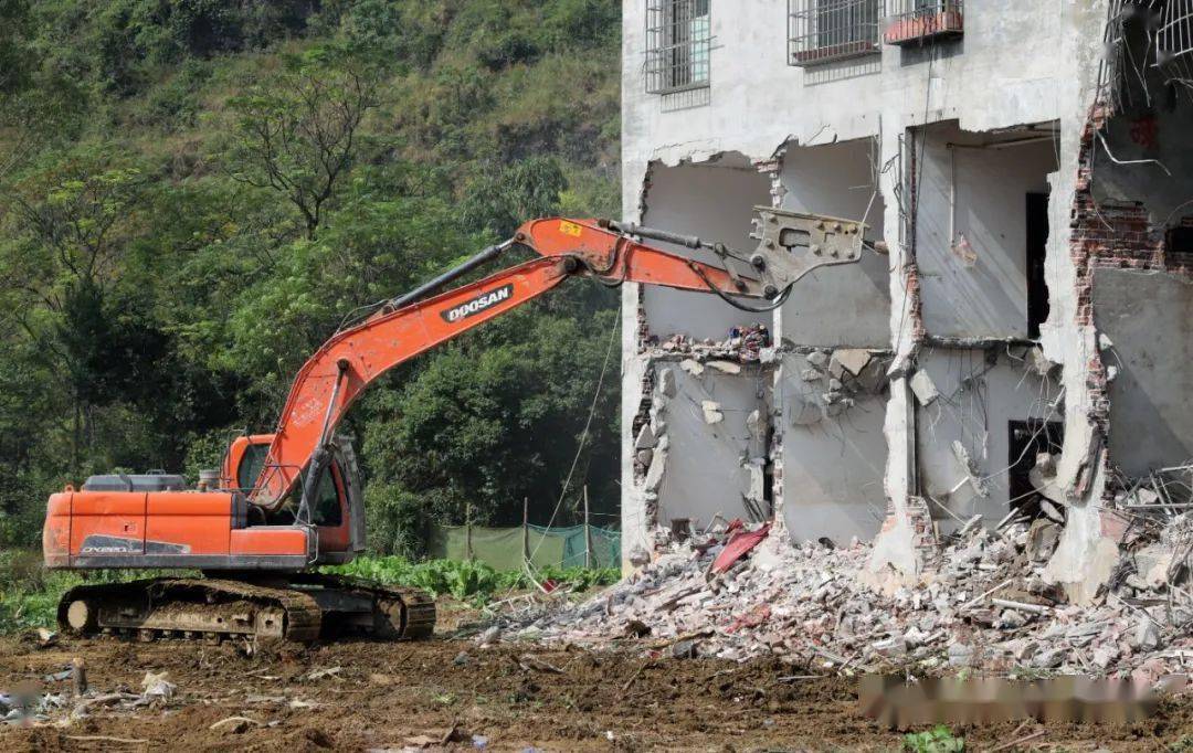 依法拆除違建狠剎亂建歪風