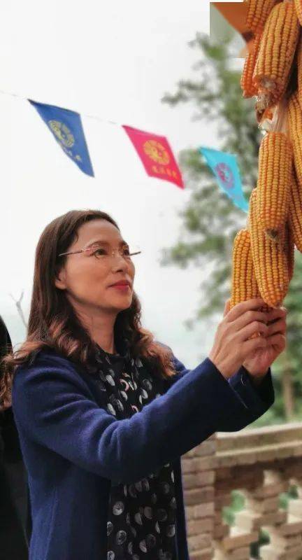 孙亚玲那山那水那人二系列之一人
