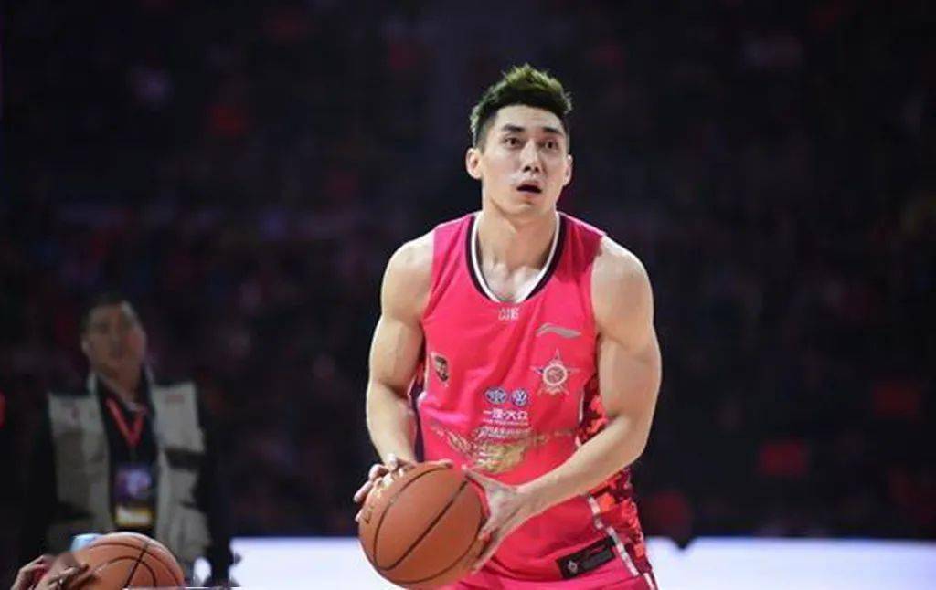 国产的篮球肌肉男易建联领衔而他巅峰时期达300斤