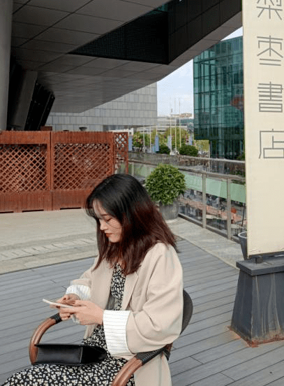 个人简介我是来自营销3182班的卢旭华,现任工商管理学院团委副书记一