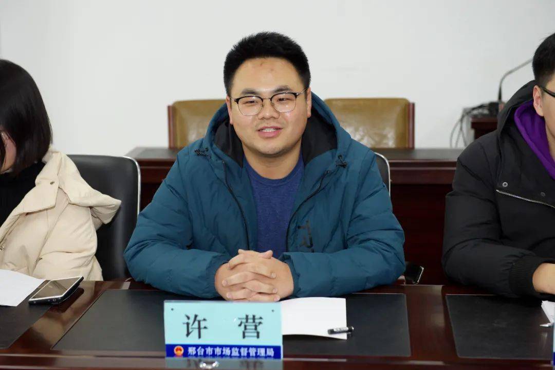 党组书记柳金钟同新入职员工进行座谈