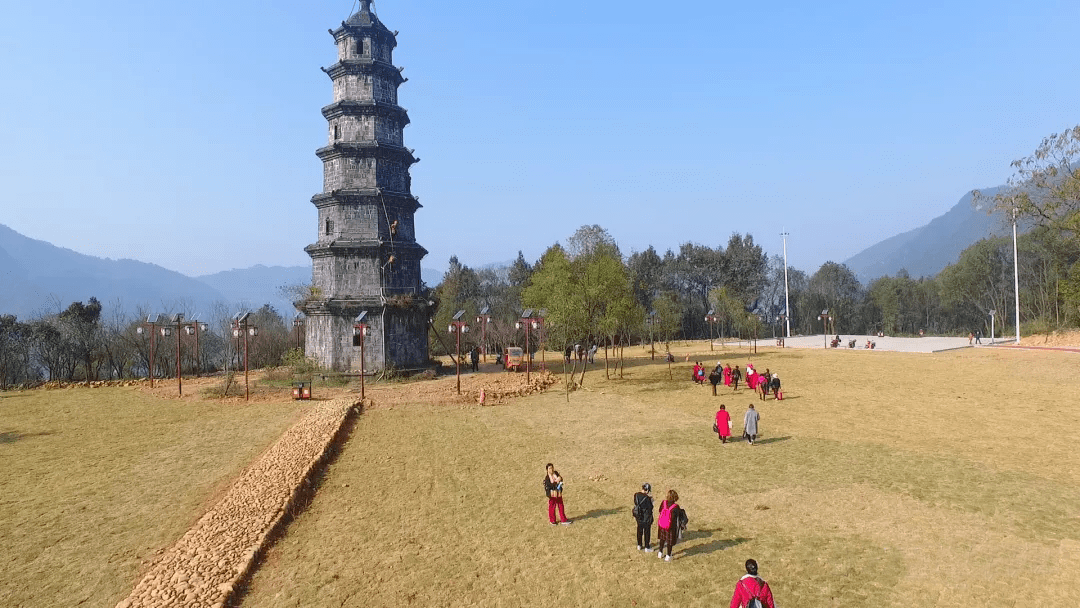 开在公园建设项目工地里的协商活动