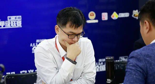 第三盘许国义面对的是四川队发挥最为出色的孟辰,稳健为上,也是和风