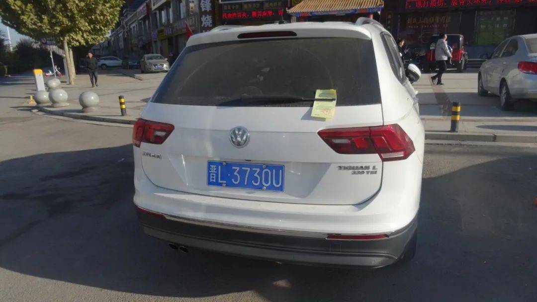 注意临汾这些车违章停车被罚