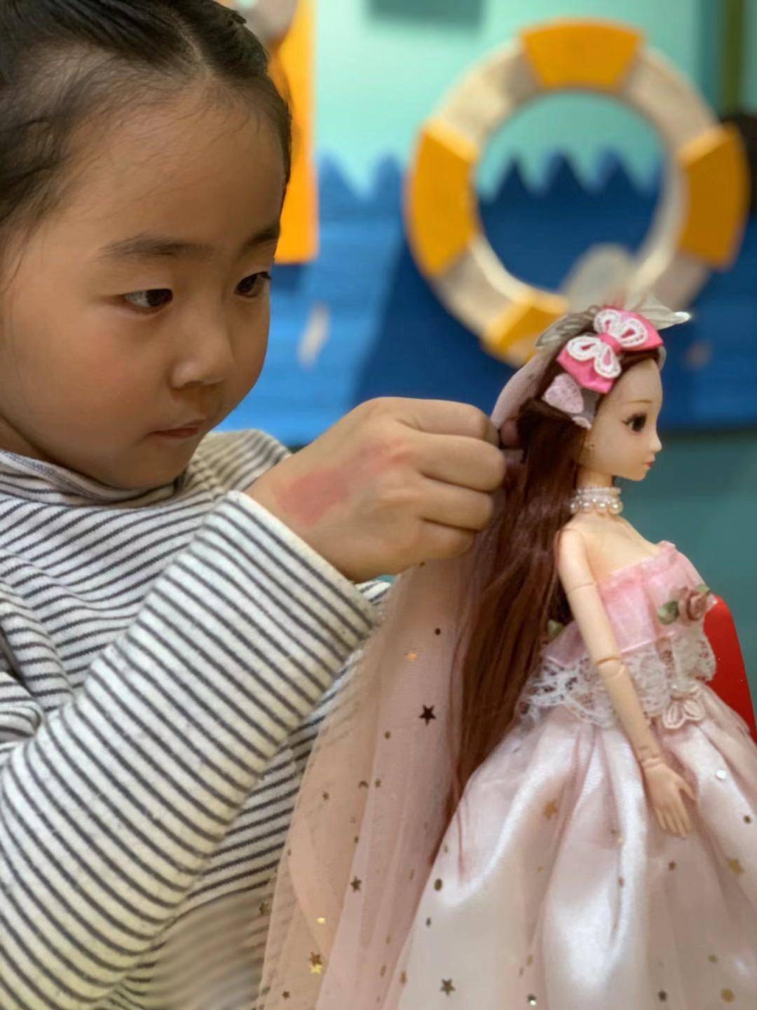 少儿服装设计是给孩子们提供的艺术启蒙教育,设计类课程的初衷就是让